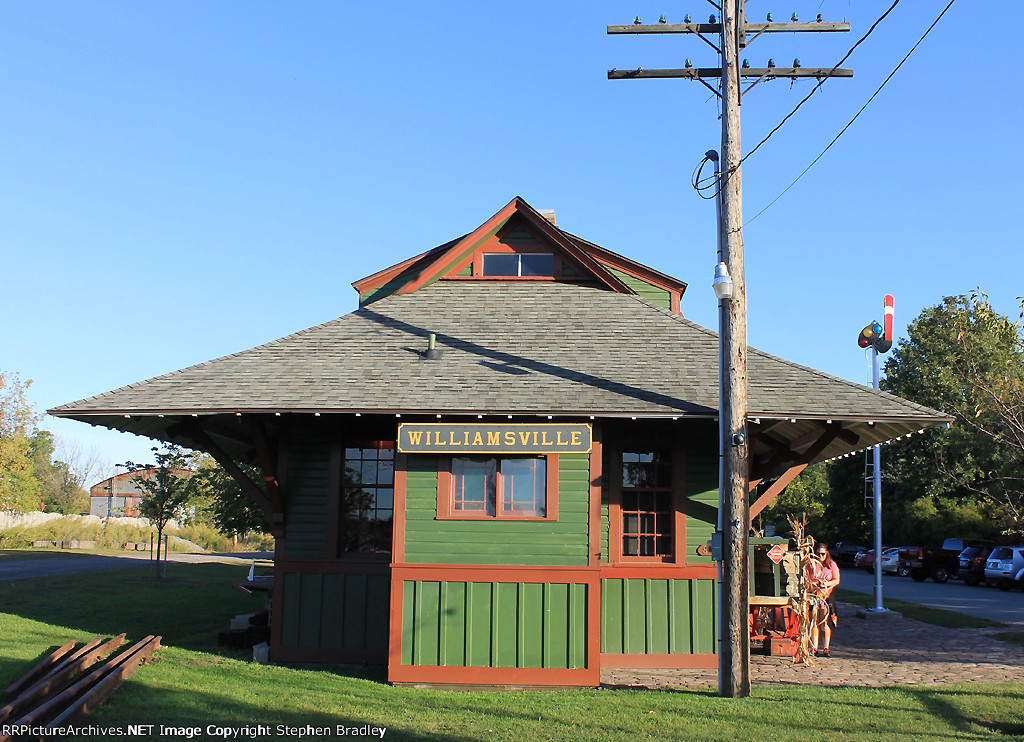 Former Lehigh Valley station